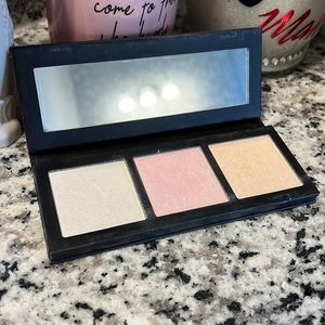 MAC cosmetics hyper real glow highlighter palette. Pre owned.